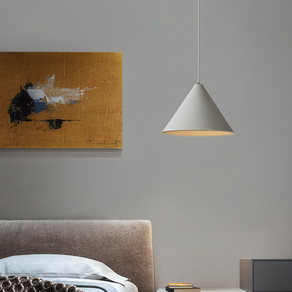 Suspension cône minimaliste grise avec éclat LED ambiant