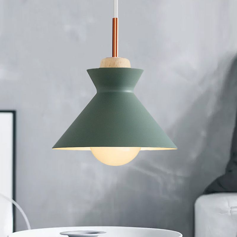 Geometrische hanglamp met kleurrijk design voor keuken