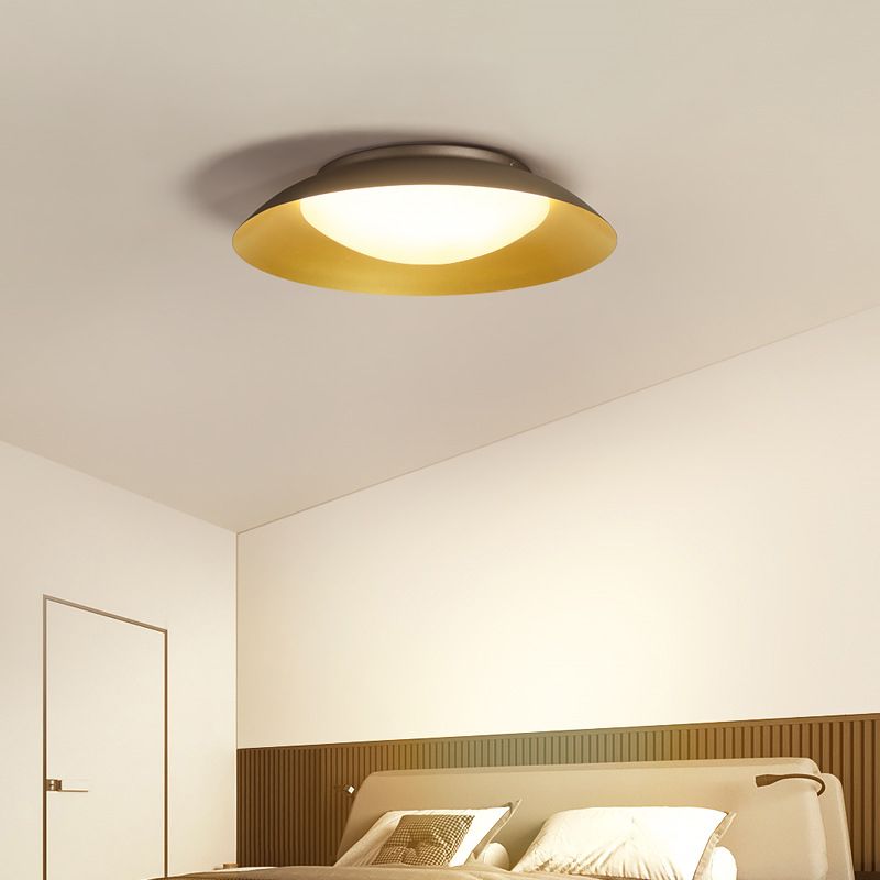 Lumière de plafond ronde Aurora à montage affleurant finition laiton