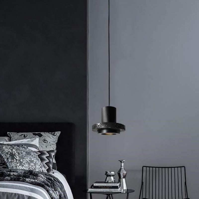 Lustre design noir ajoutant une élégance moderne