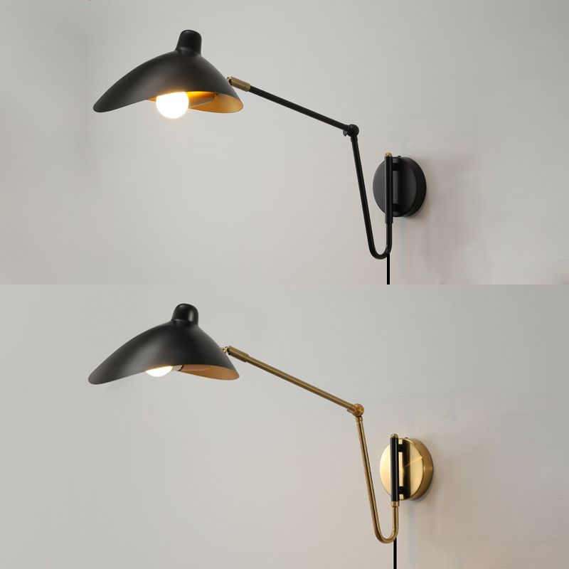 Industrielle Schwenkarm-Waschtisch-Wandlampe in Schwarz und Antikgold