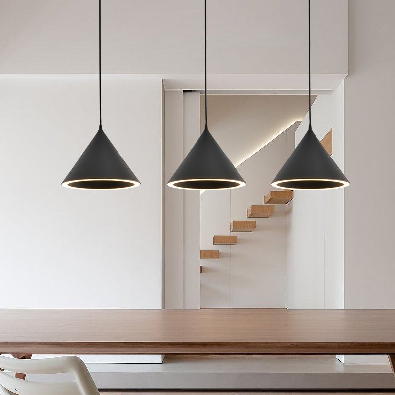 Kleurrijke LED hanglamp met drie kleurwisselingen