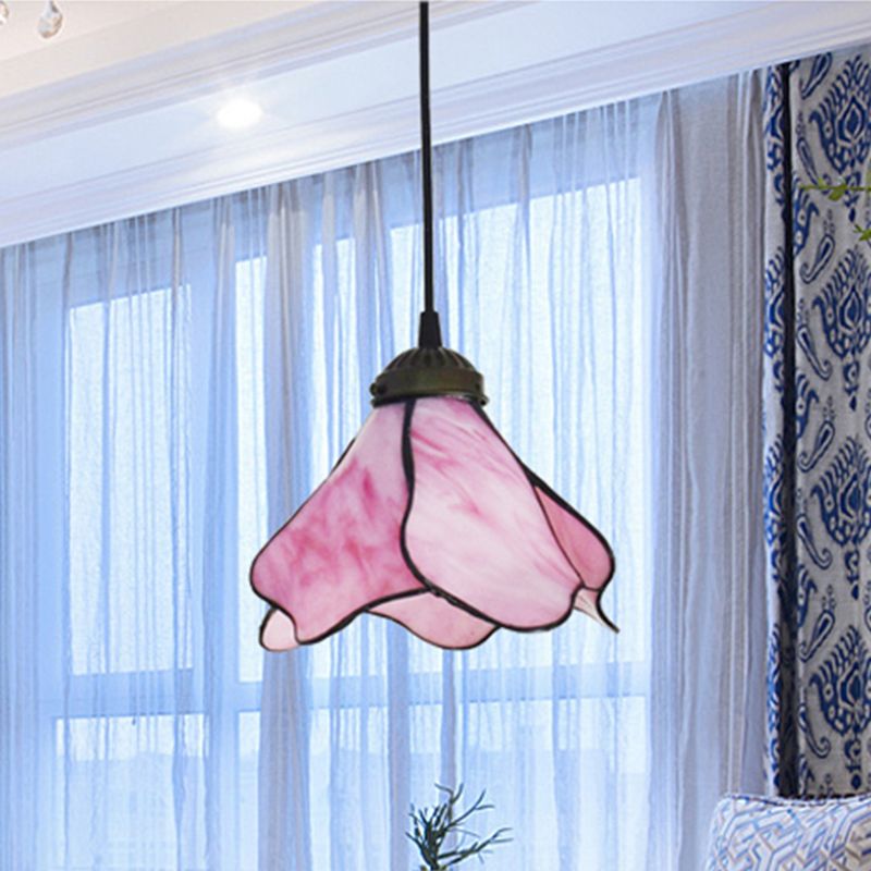 Lustre élégant en résine fleur avec abat-jour en verre bleu rose