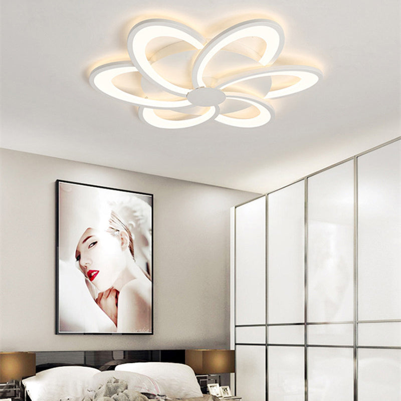 Plafonnier blanc en forme de fleur, deux styles