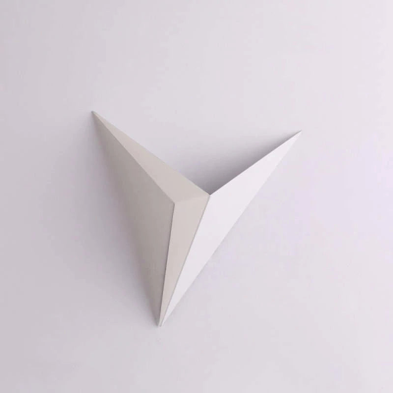 Applique murale LED triangulaire en métal pour chambre à coucher, éclairage moderne