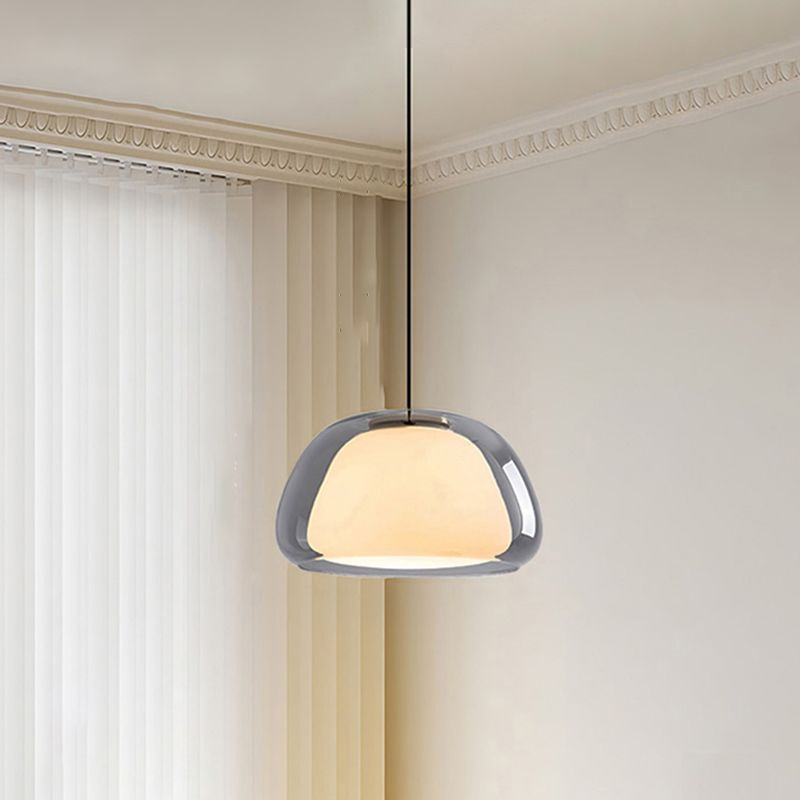 Moderne Hängeleuchte aus Milchglas für elegante Atmosphäre