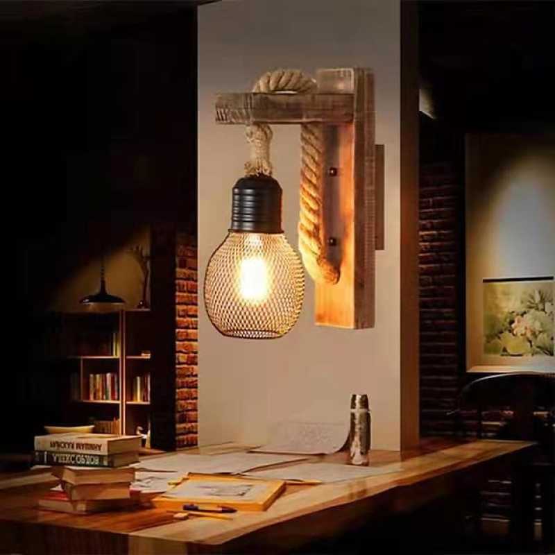 Massive Holz-Wandlampe für Flure und Wohnzimmer