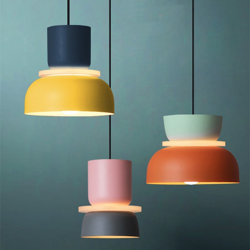 Suspension industrielle bicolore avec éclat coloré