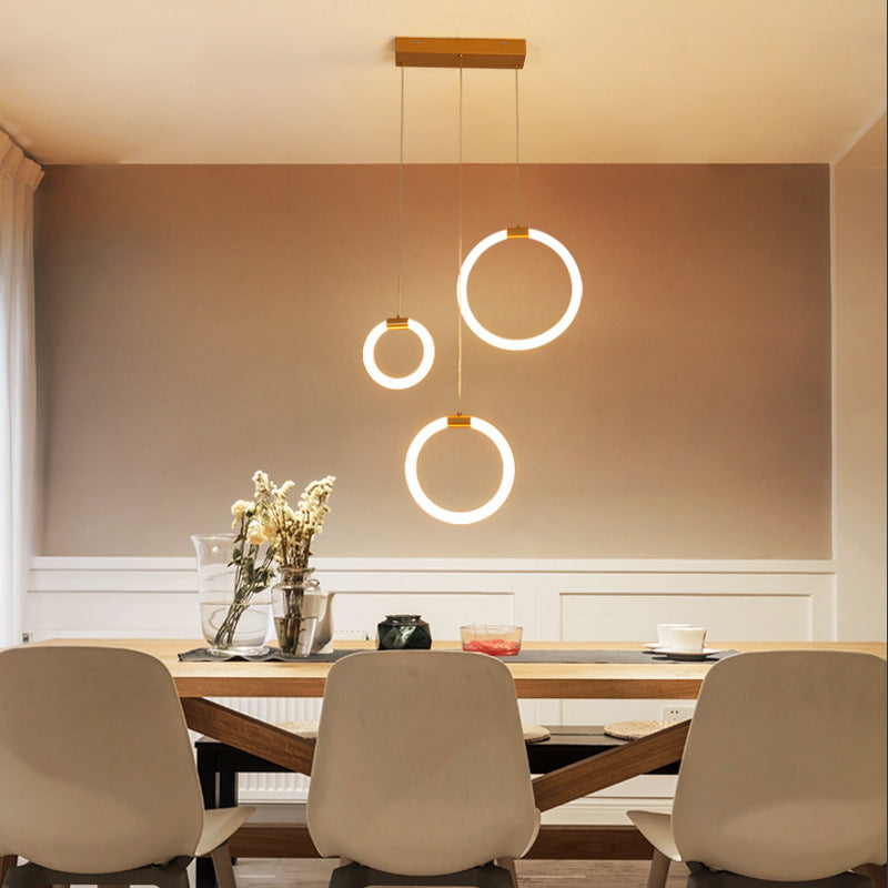 Gouden ring trap hanglamp met moderne metalen afwerking