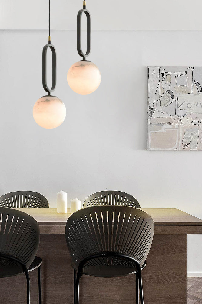 Elegante albasten bol hanglamp voor zachte sfeerverlichting