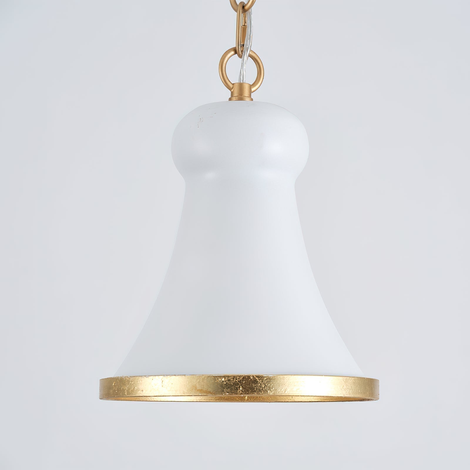 Schlanke Metall-Pendelleuchte mit Seildetail