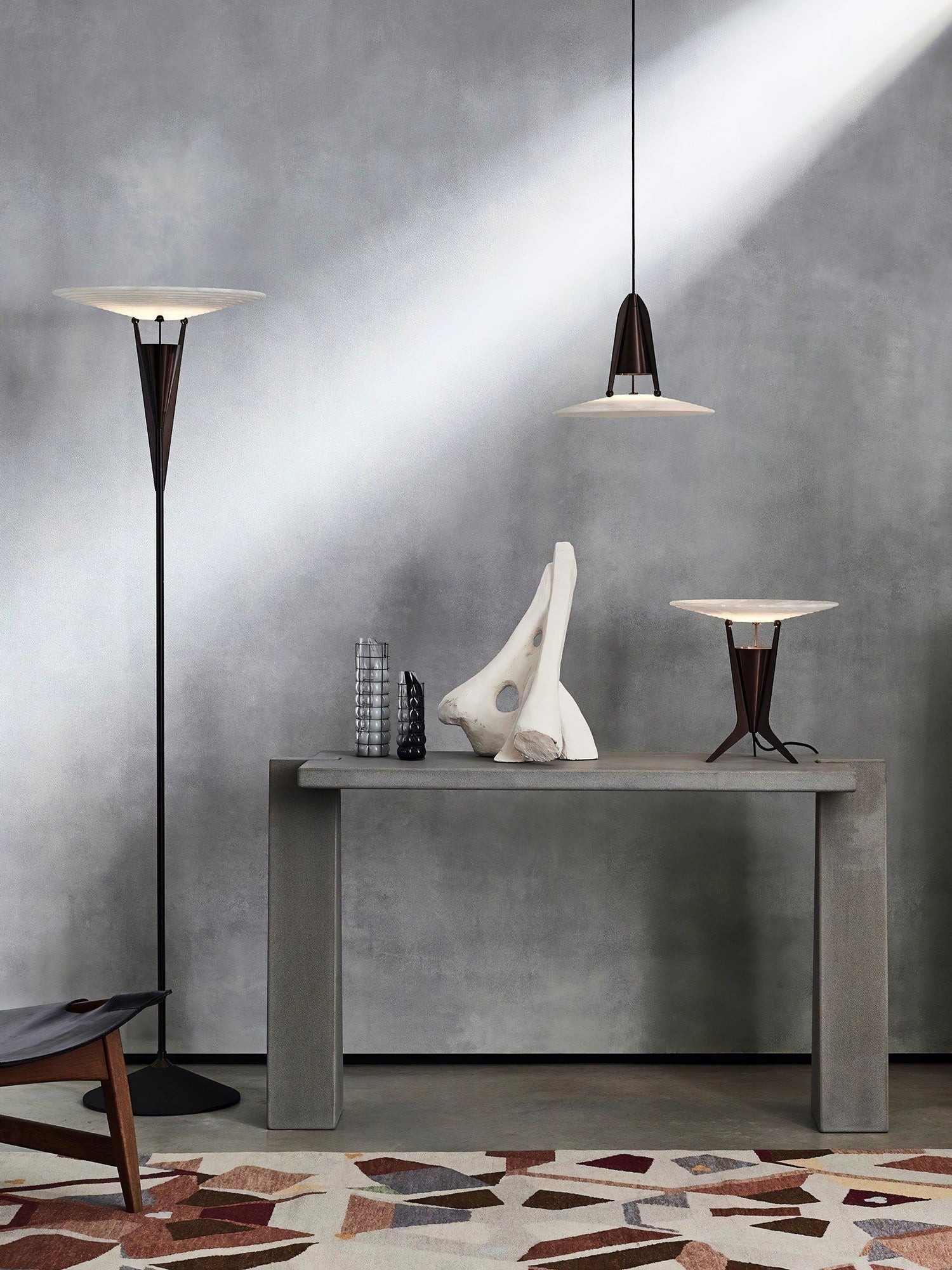 Conische Metalen Hanglamp Met Albast Gloed