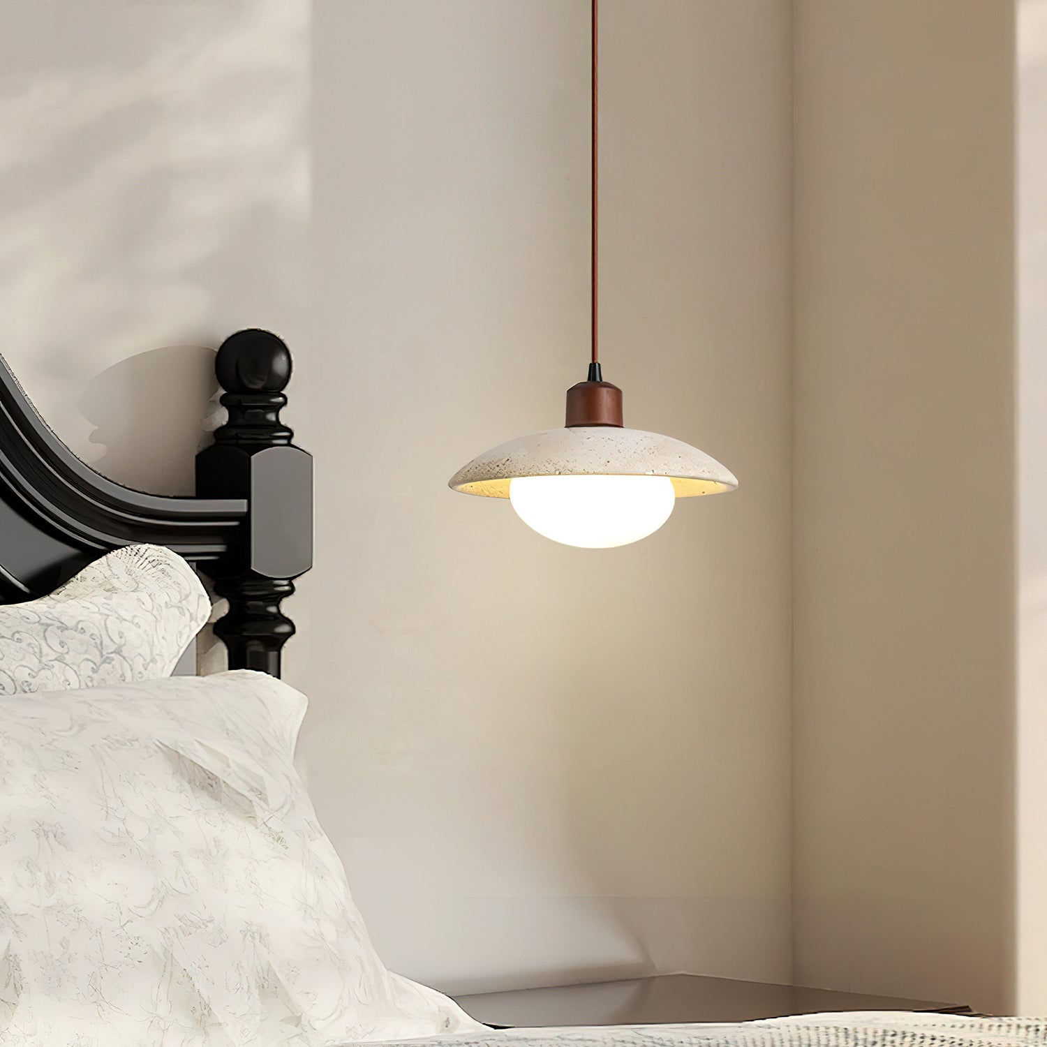 Suspension dôme en travertin pour lumière d’ambiance chaleureuse
