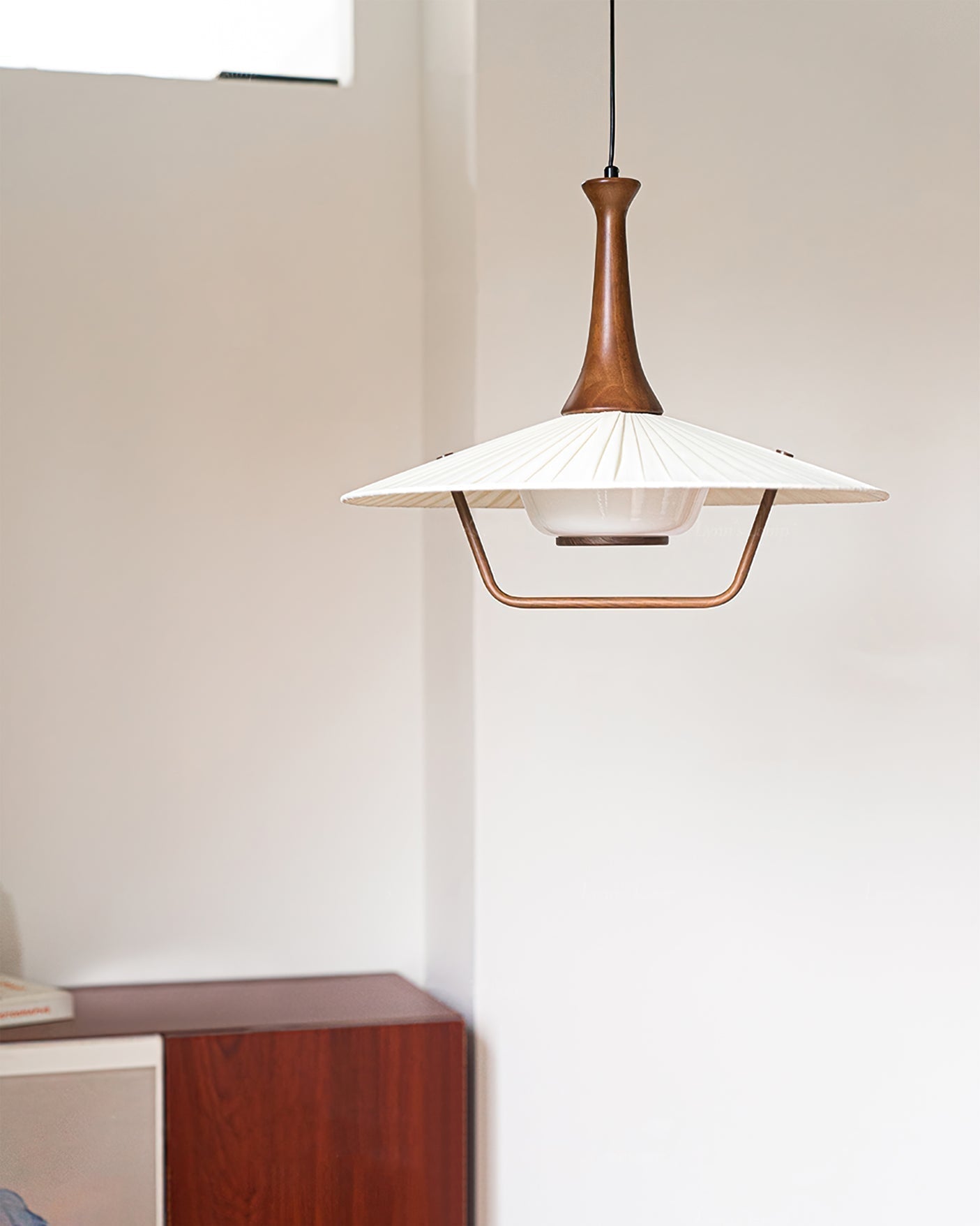 Suspension mi-siècle en bois et blanc avec abat-jour en tissu