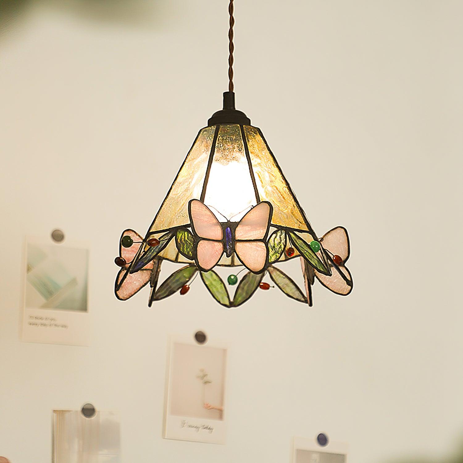 Buntglas-Hängeleuchte mit sanftem warmem Licht