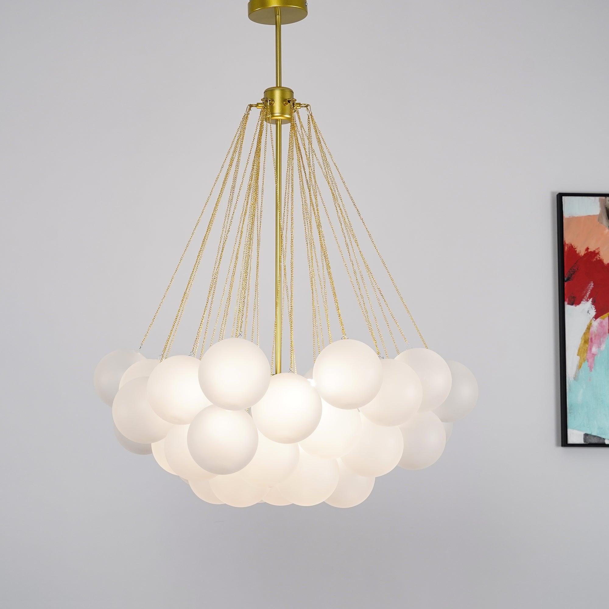 Suspension avec orbes en verre dépoli pour une lueur d'ambiance chaleureuse
