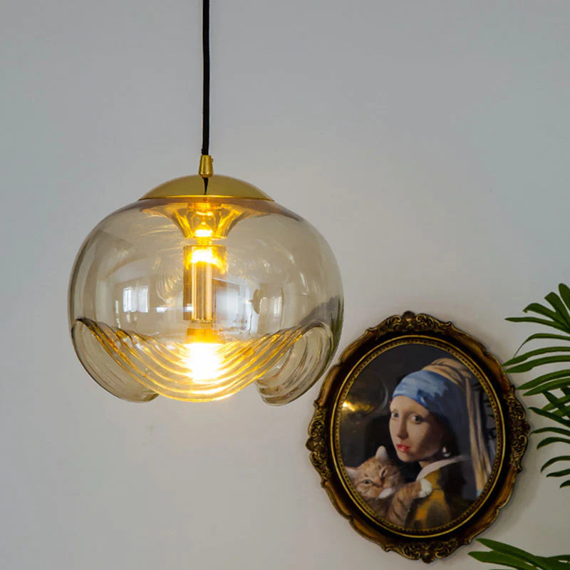 Suspension LED globe pour une lueur d'ambiance au comptoir de bar
