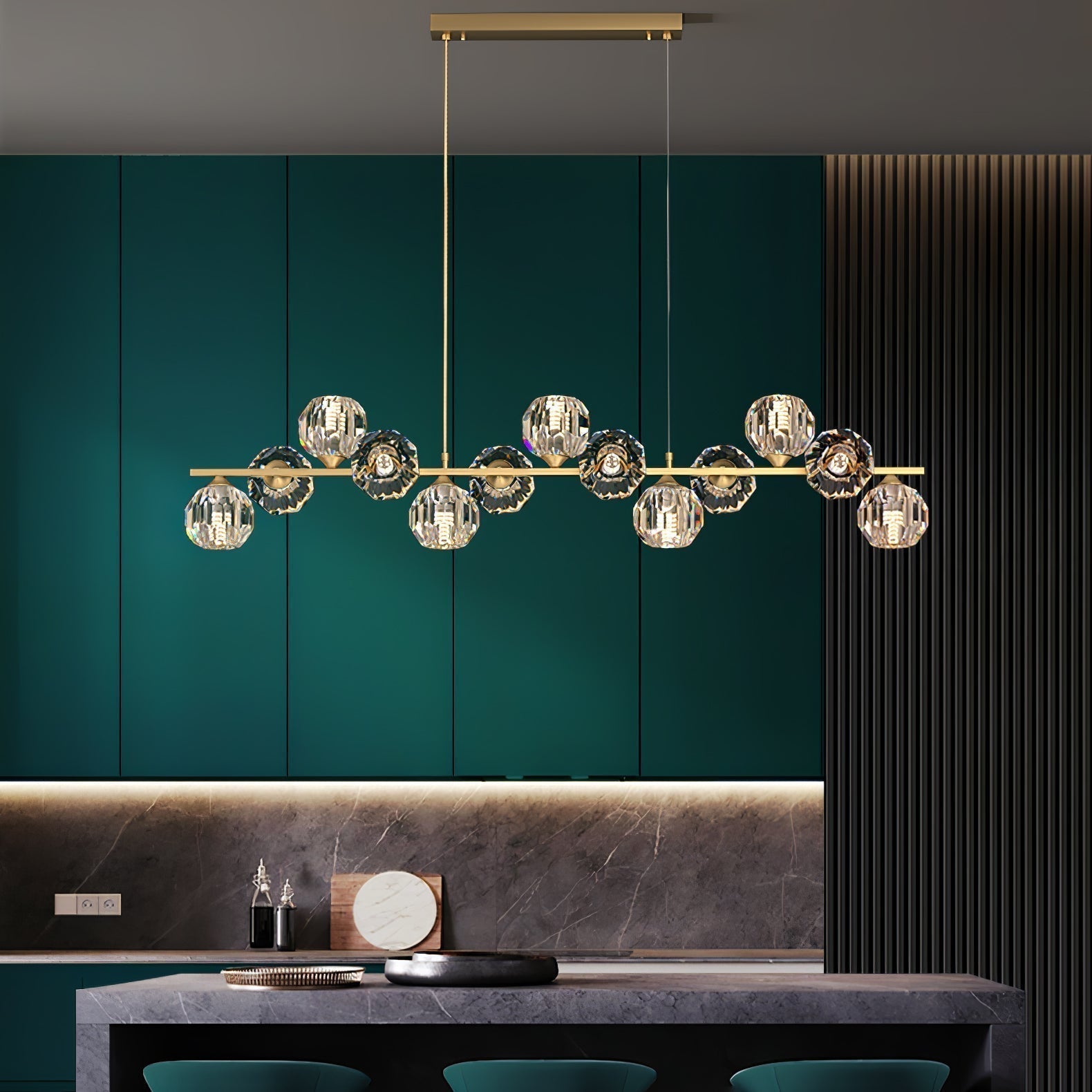 Suspension linéaire LED en laiton avec globes en cristal