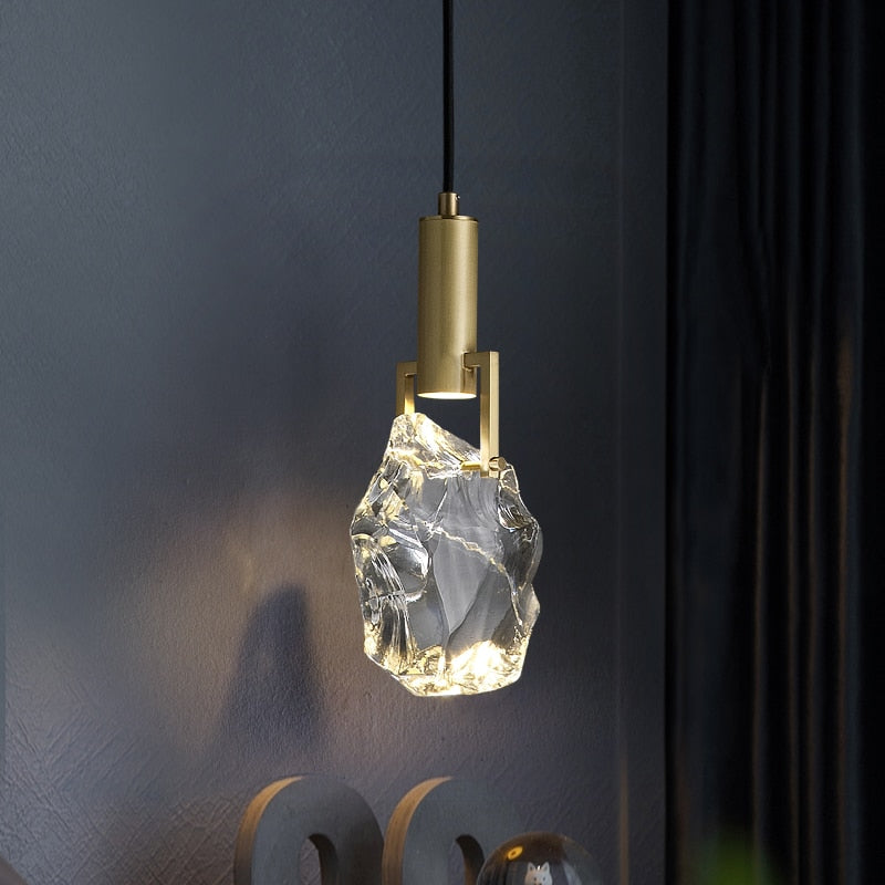 Suspension en laiton avec accents en cristal pour ambiance élégante