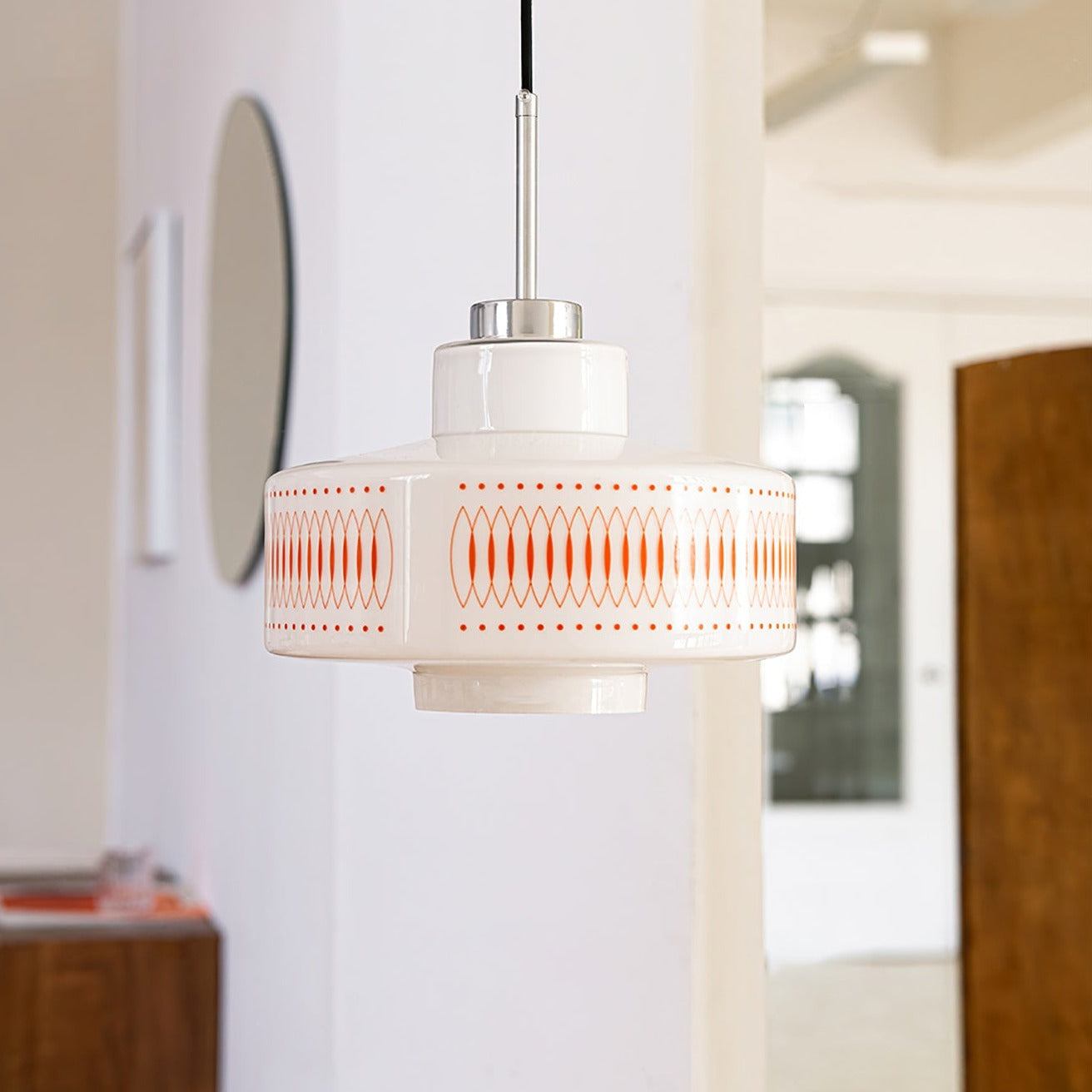 Geometrische mid-century glazen hanglamp met warme gloed