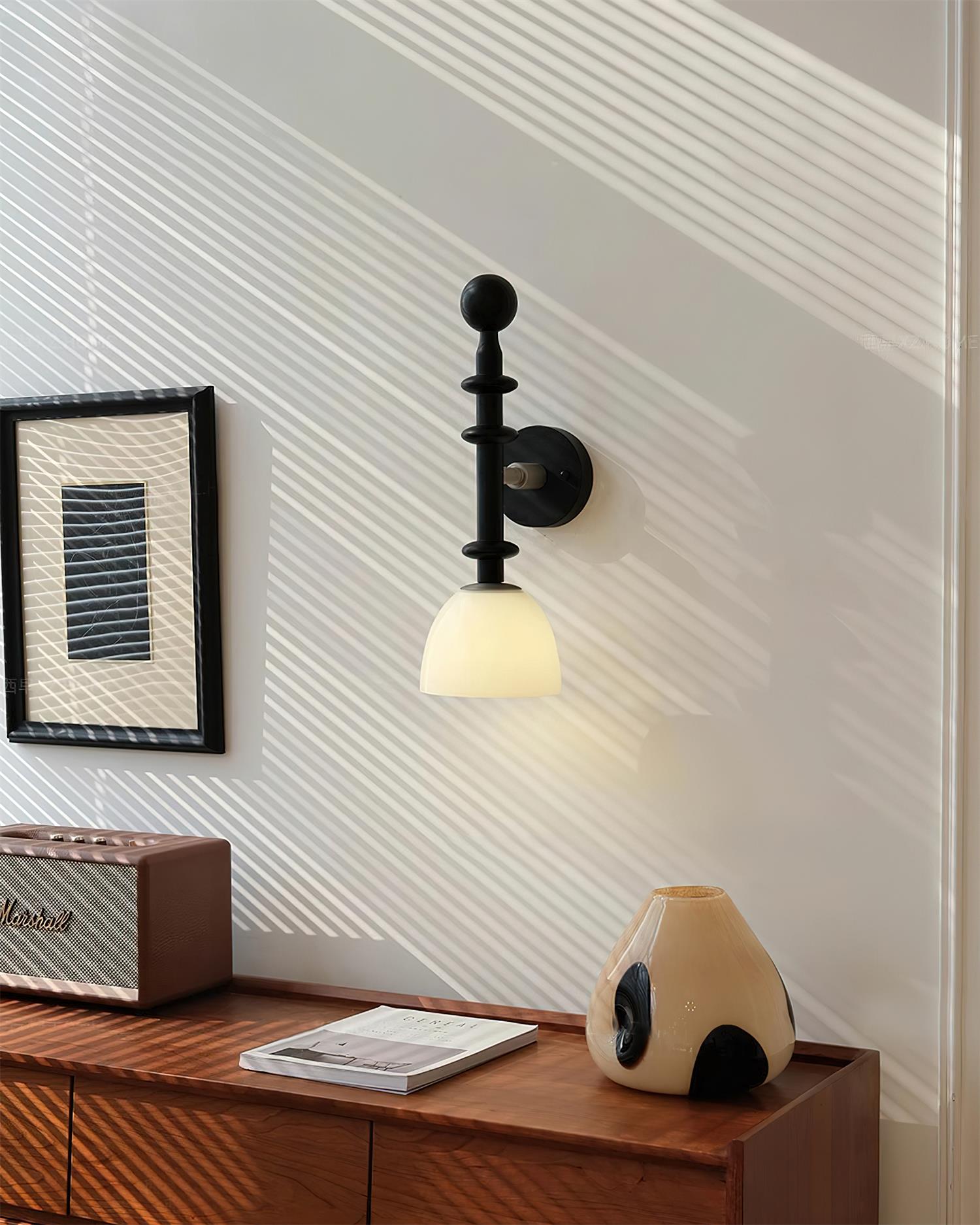 Lampe murale en noyer avec cadre en métal et douille E27