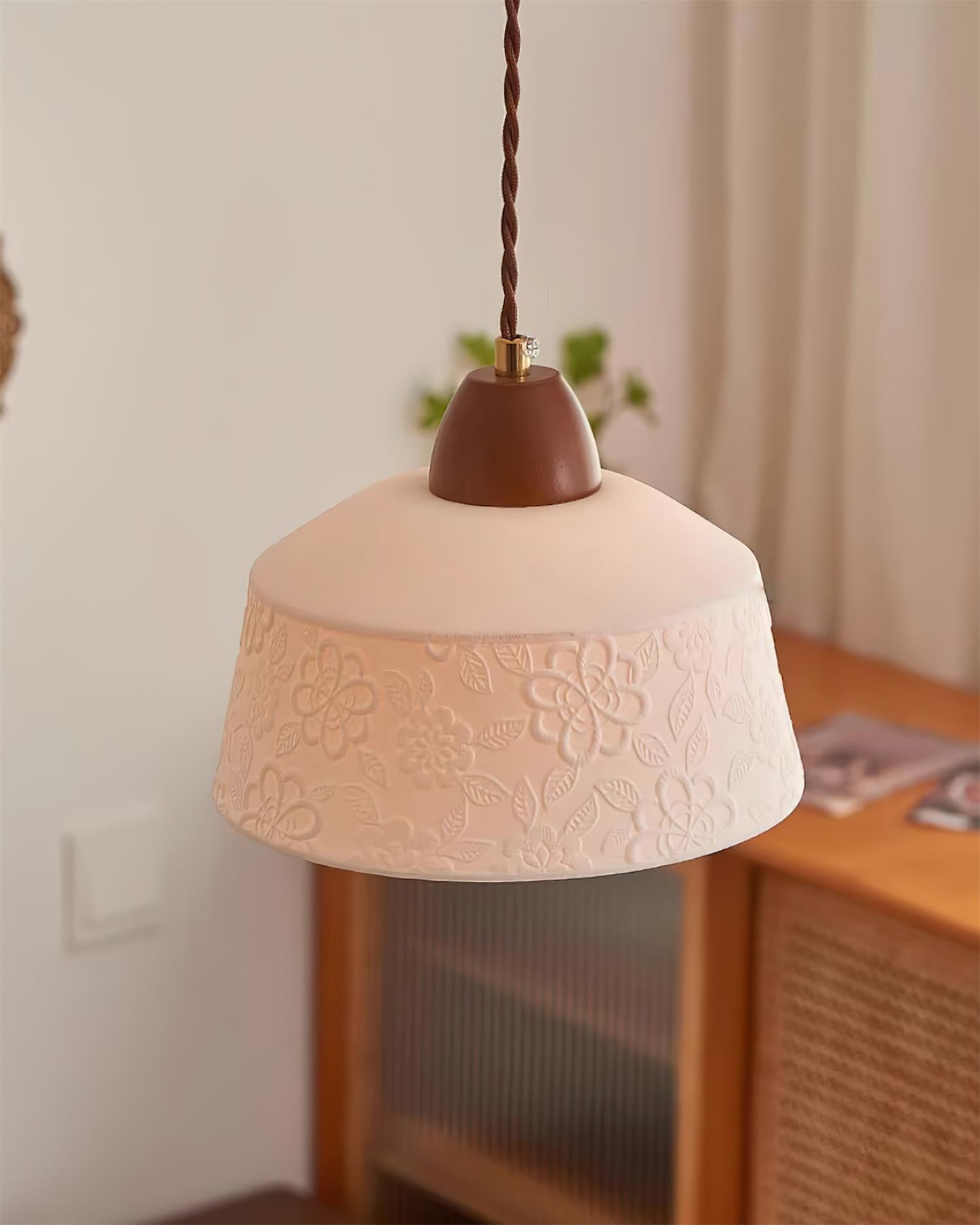 Lampe suspension tambour en bois de noyer avec abat-jour en céramique et lumière douce