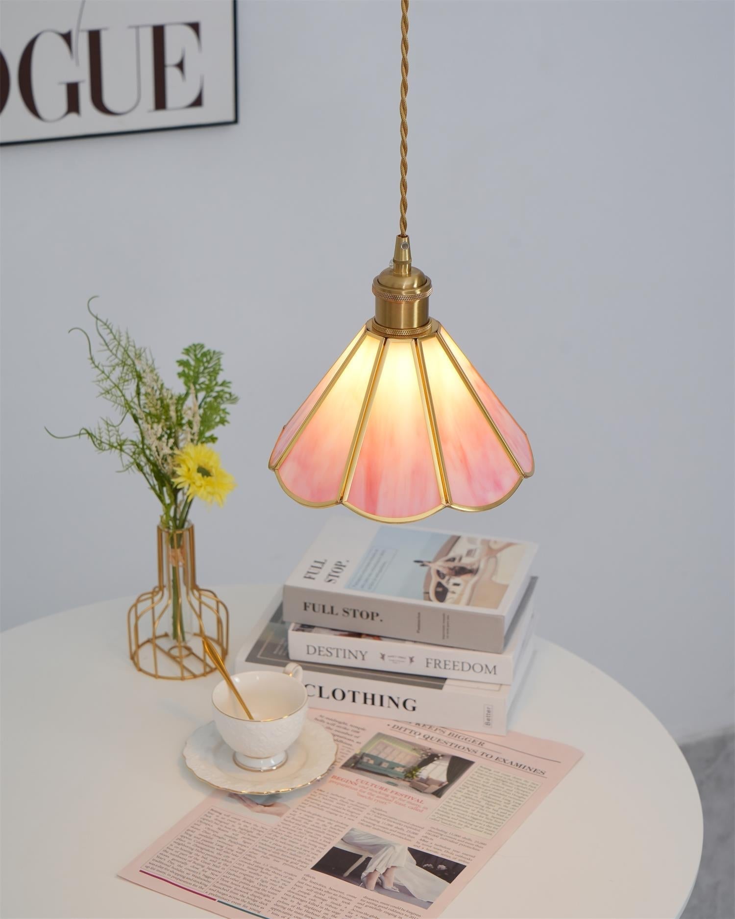 Suspension en vitrail rose dimmable avec finition laiton