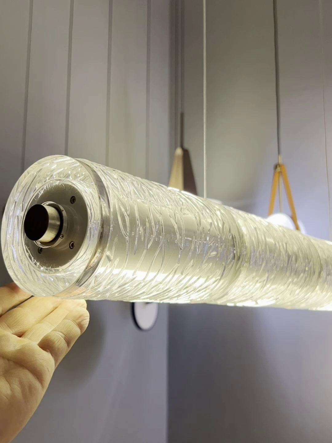 Elegante lineare Glas-Pendelleuchte für moderne Innenräume