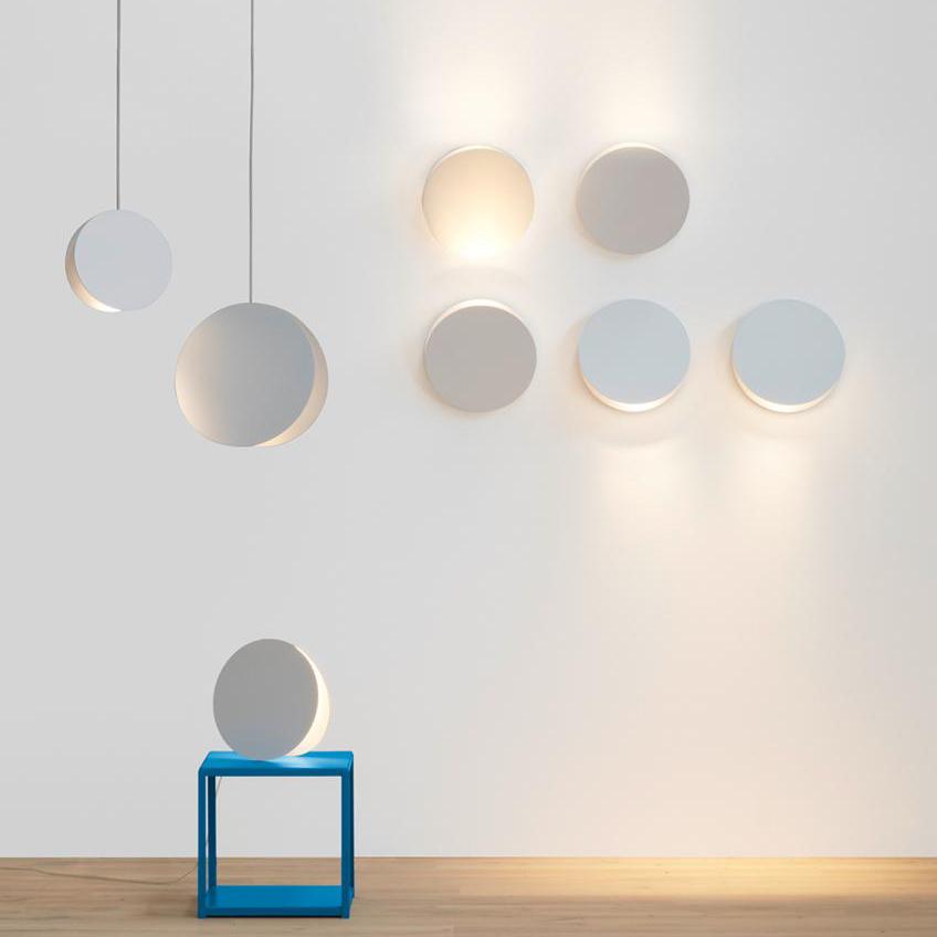 Dimbare ronde metalen hanglamp met 6 kleurkeuzes