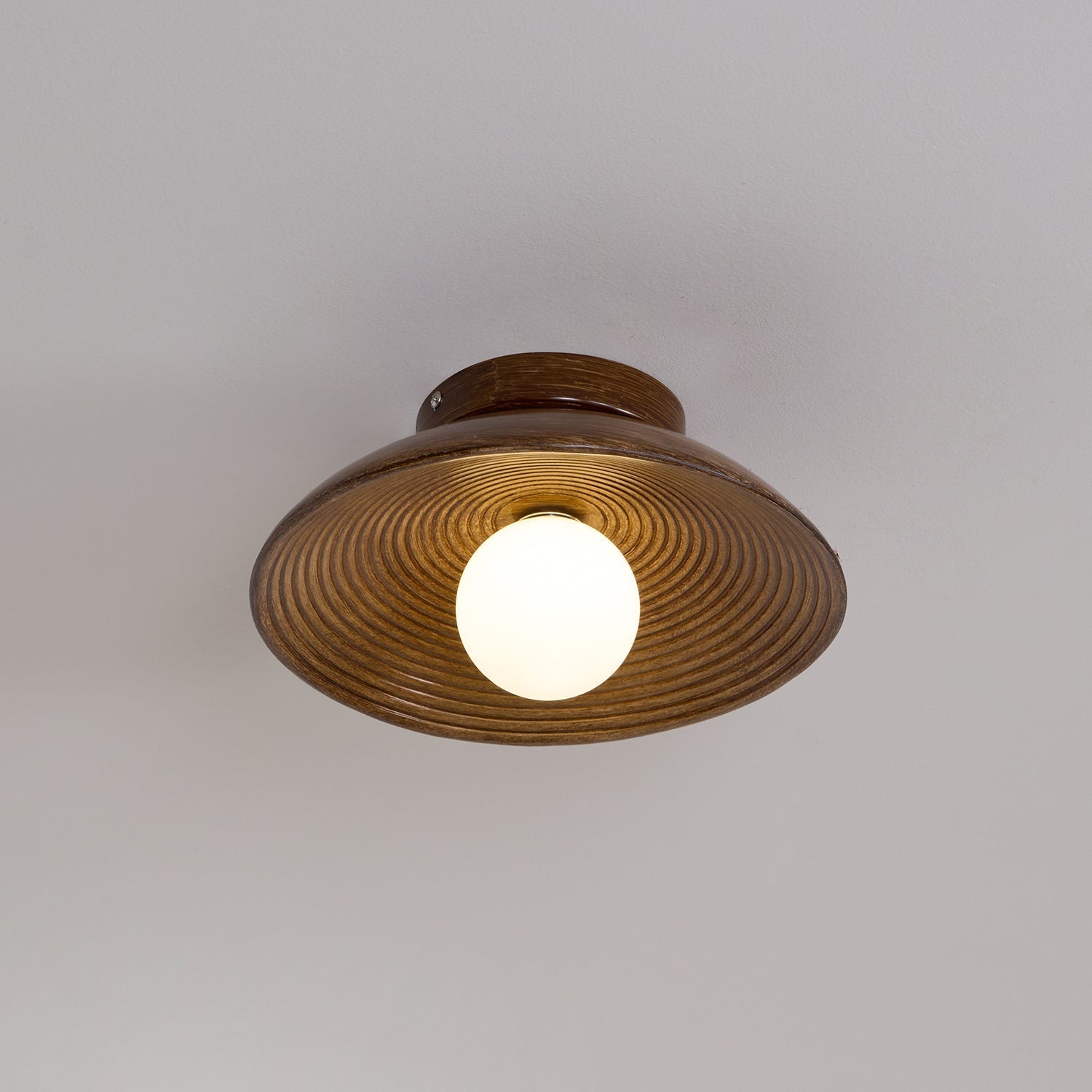 Runde Holz-Deckenleuchte mit Globe E27, dimmbar, Aufbaumontage