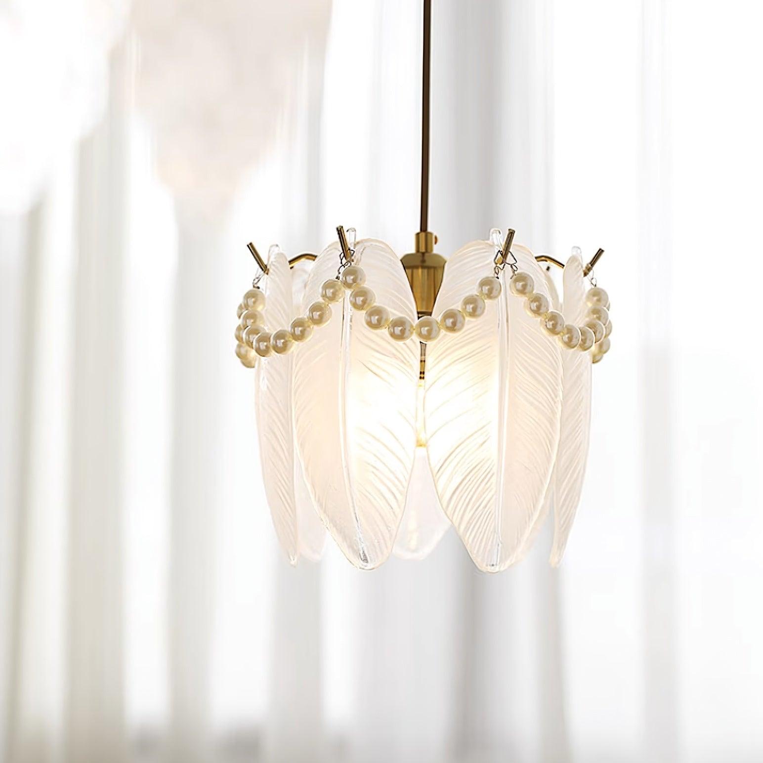 Elegante hanglamp met glazen kap voor sfeerverlichting