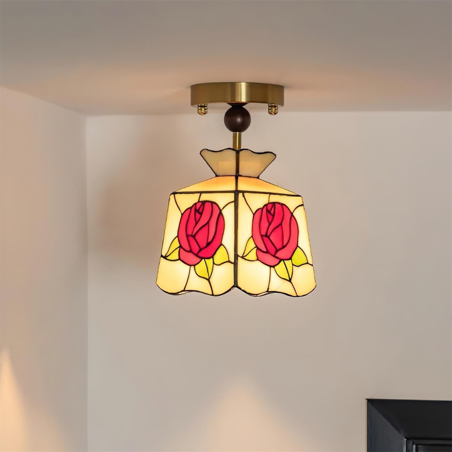 Feuchtraumgeeignete Glas-Deckenleuchte mit Metallblende, kompatibel mit E26/E27