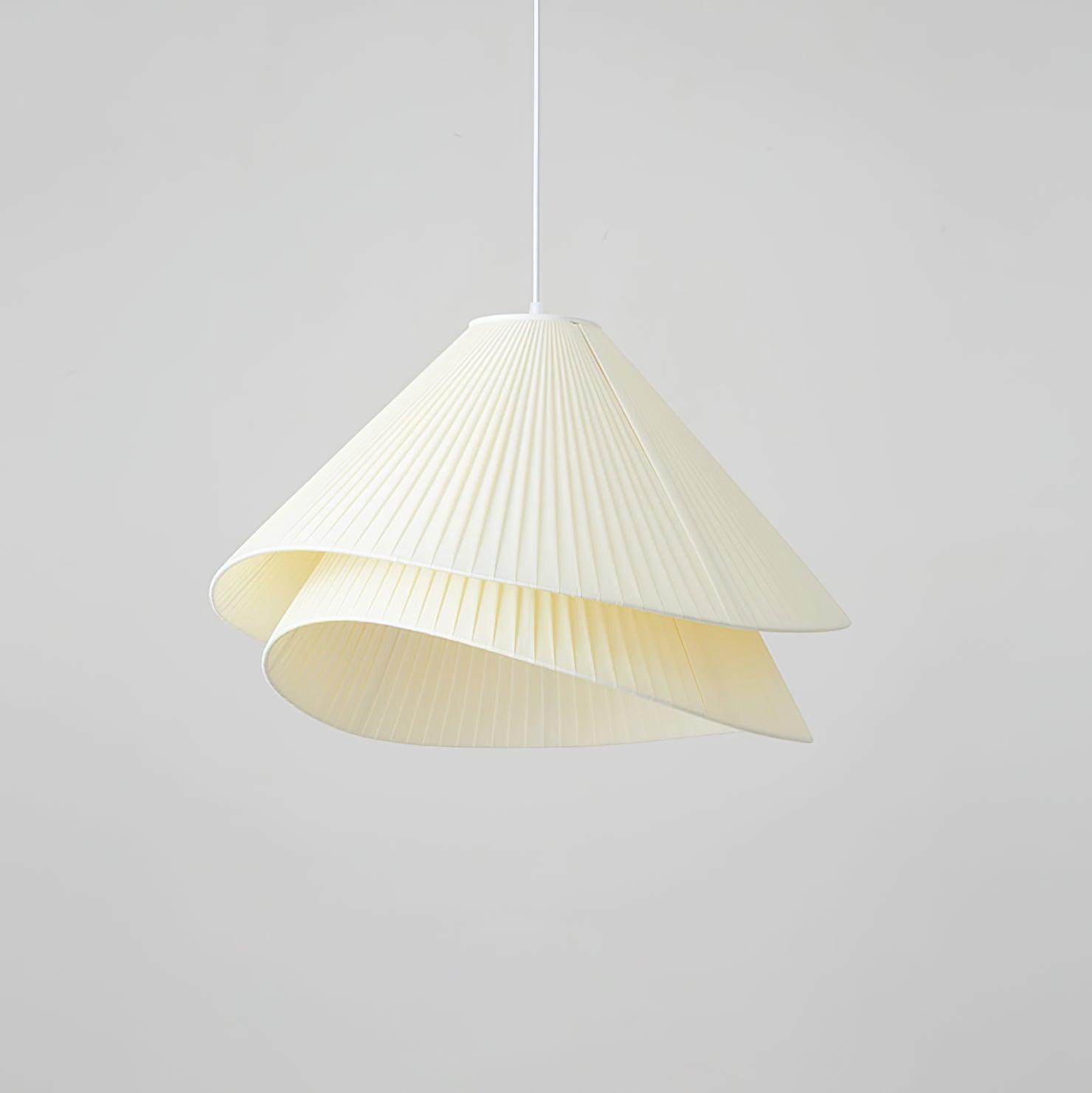 Elegante geplooide stoffen hanglamp voor zachte sfeerverlichting