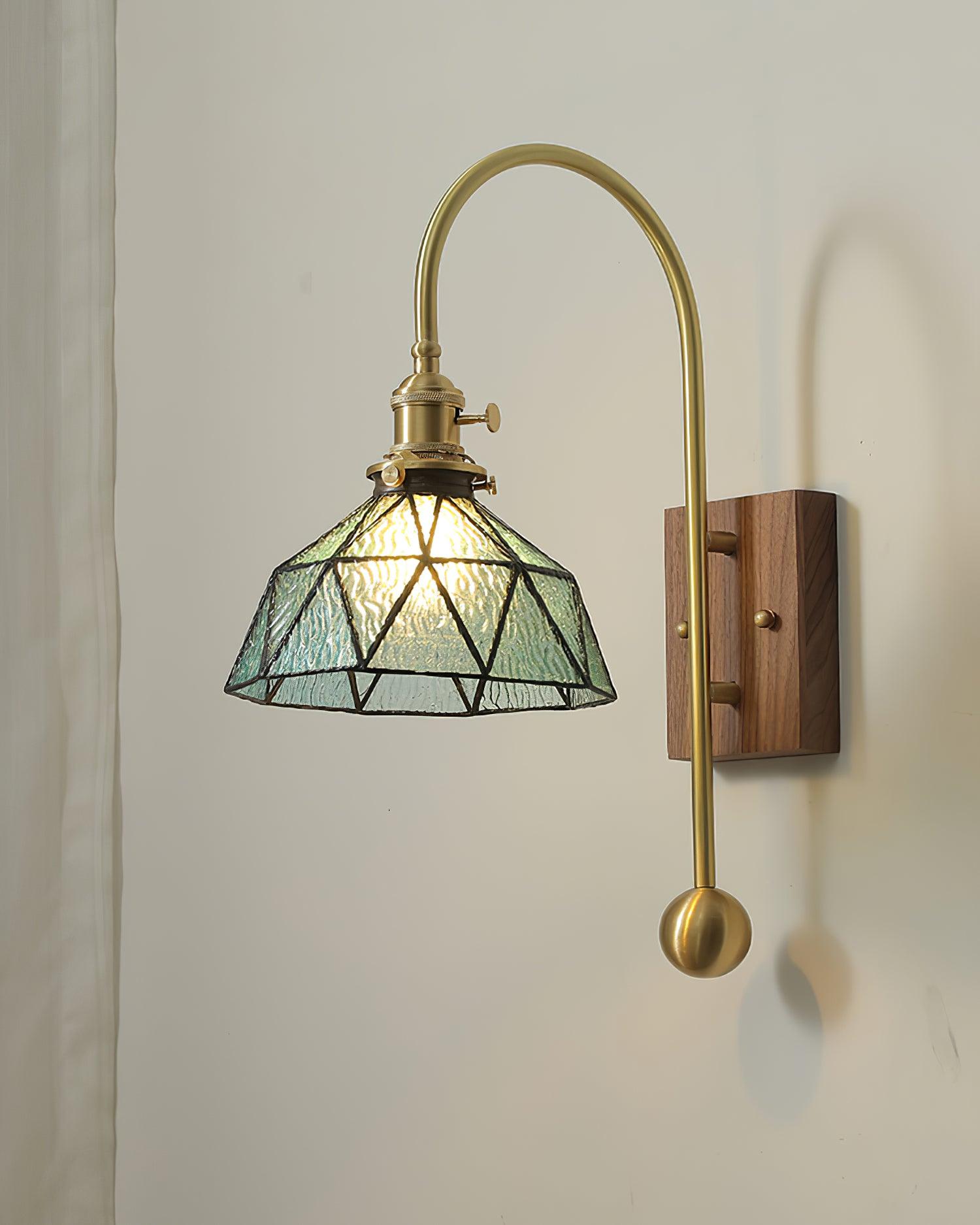Applique murale vintage en laiton avec noyer et verre, classée pour zones humides