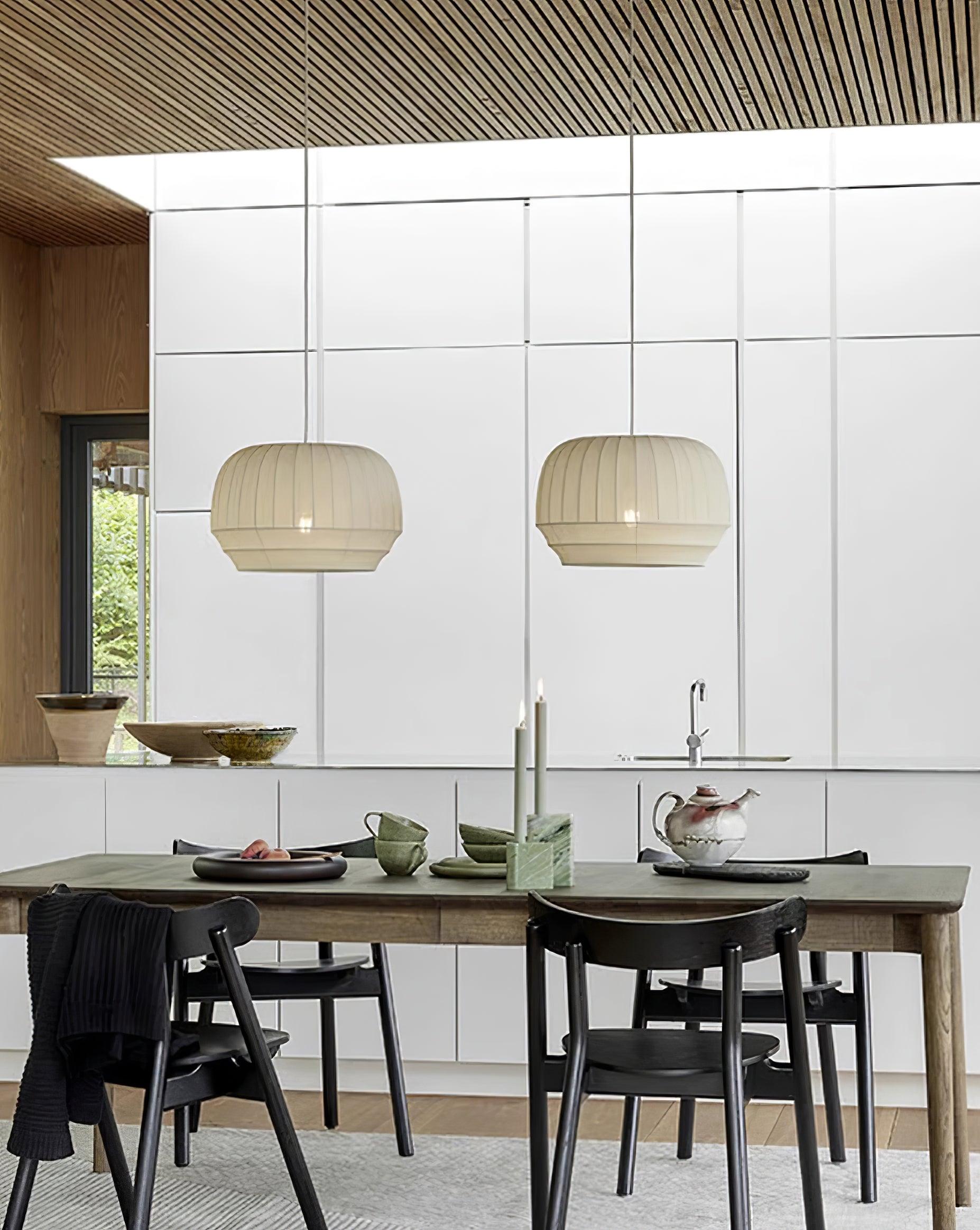 Lampe Suspension avec Abat-jour en Soie Blanche pour Éclat Doux