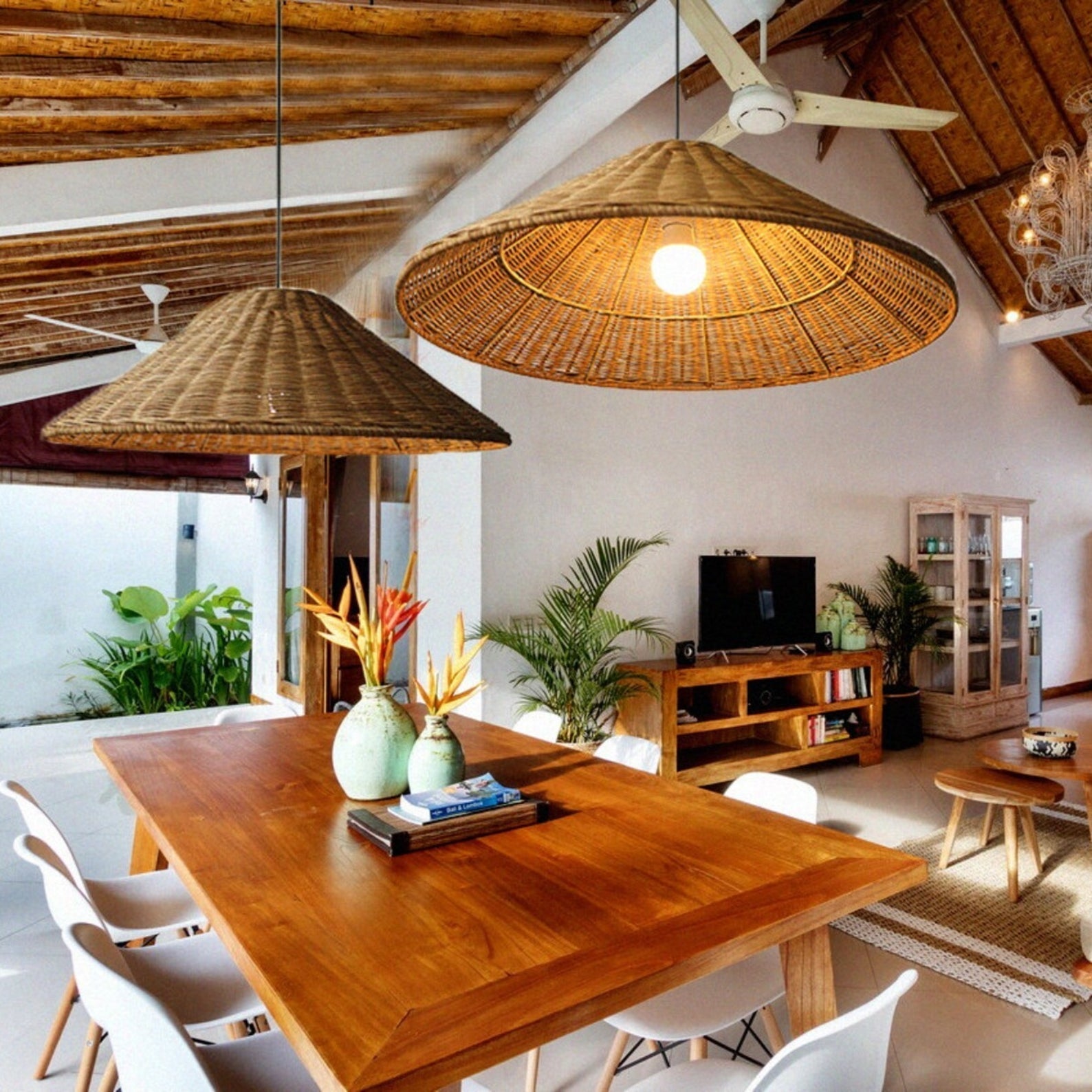 Suspension Artisanale en Rotin LED pour Salons