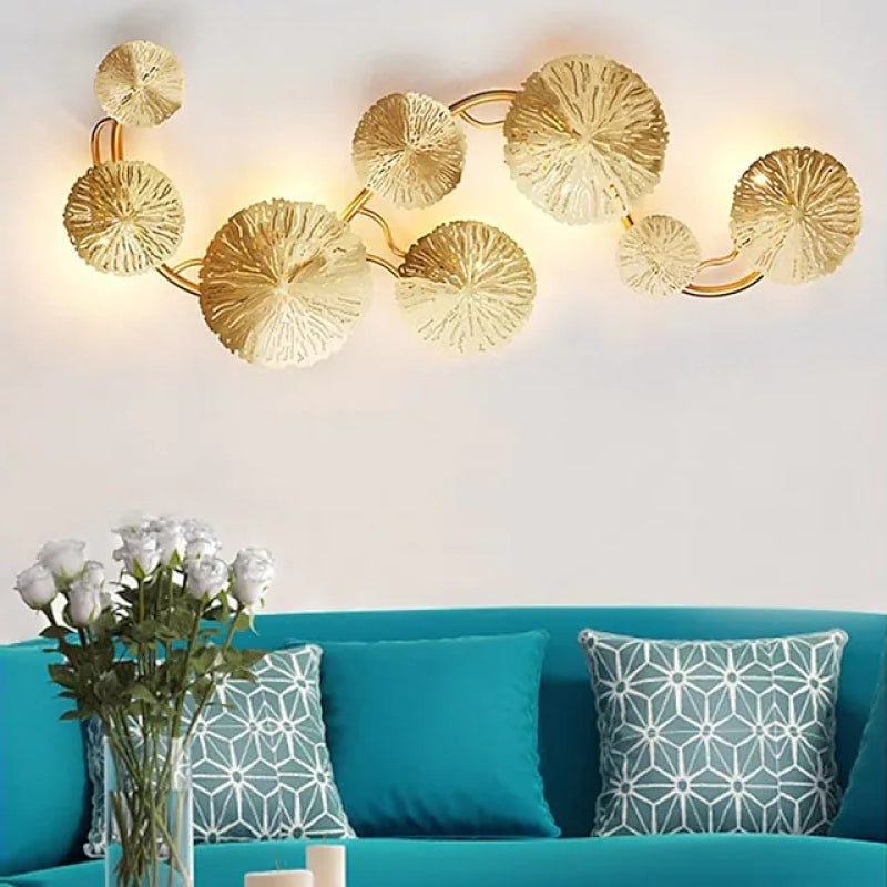 Runde goldene Lotusblatt-Wandlampe, modernes Metalldesign