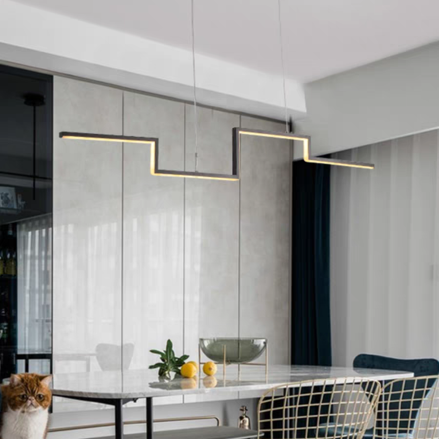 Lineare Metall Pendelleuchte Schwarz und Gold langlebiges Design