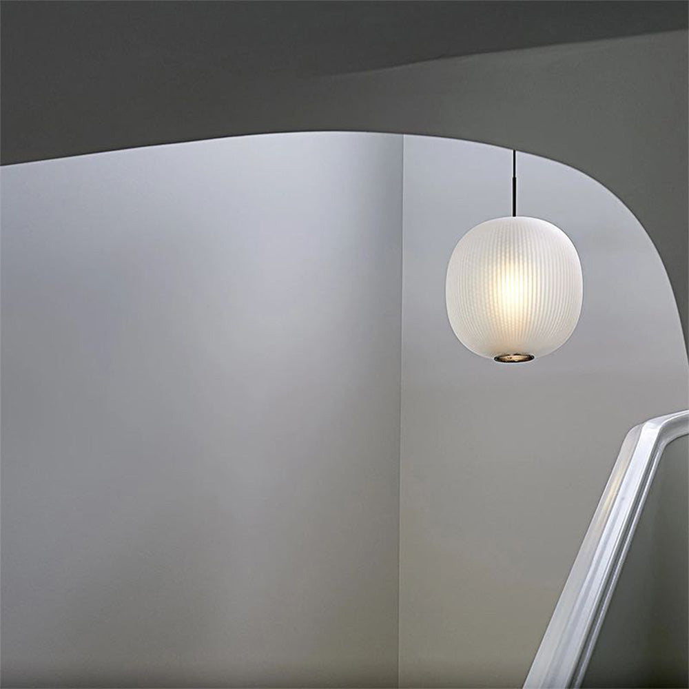 Mat glazen cilindervormige hanglamp voor warme sfeer