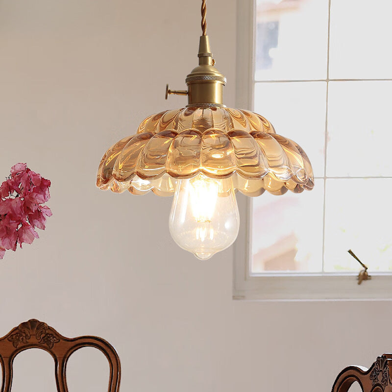 Suspension vintage en verre clair pour une lueur d'ambiance subtile
