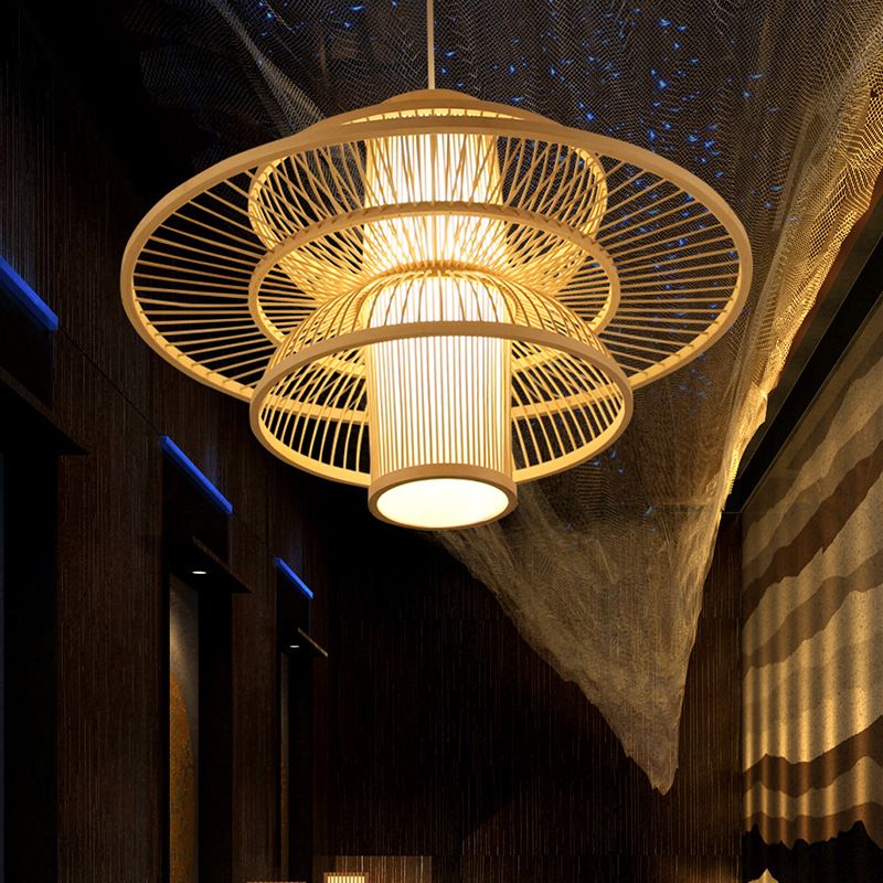 Suspension lotus en rotin, lumière naturelle et chaleureuse