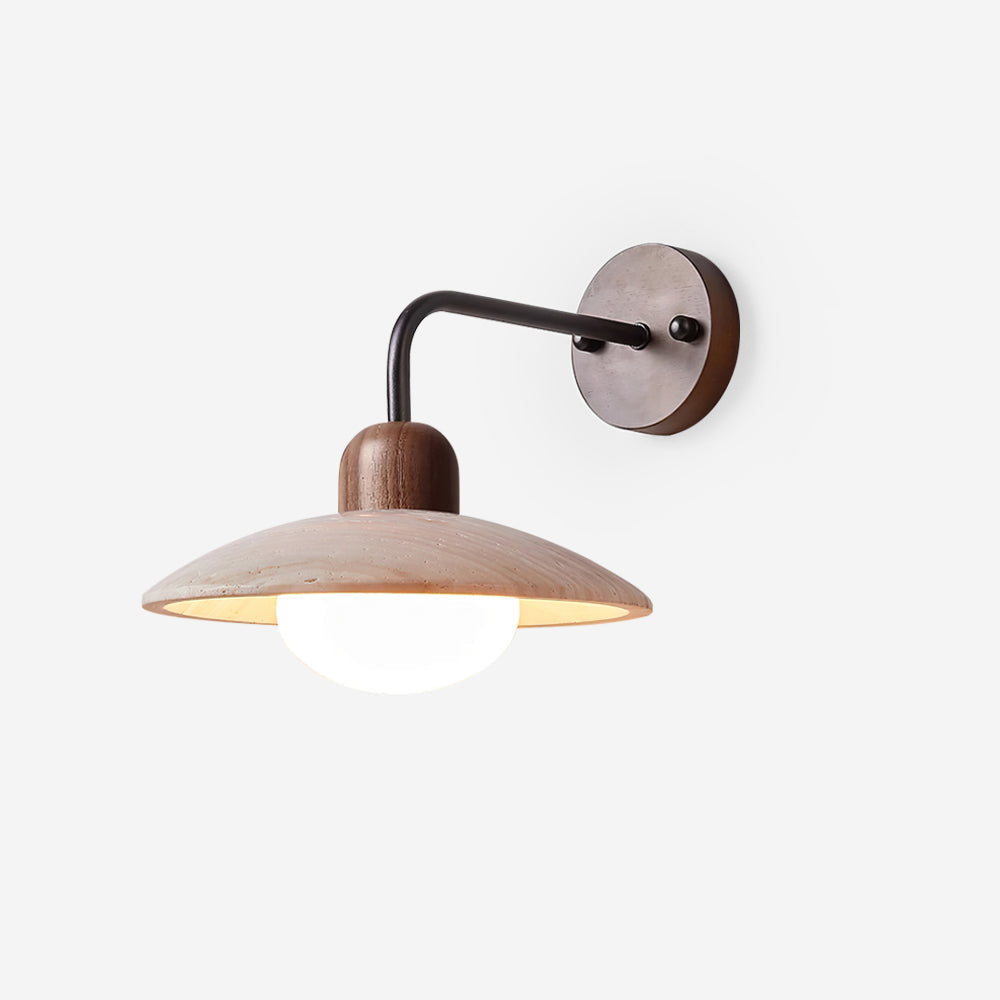 Aria mid-century travertijn wandlamp met geborstelde messing arm  
