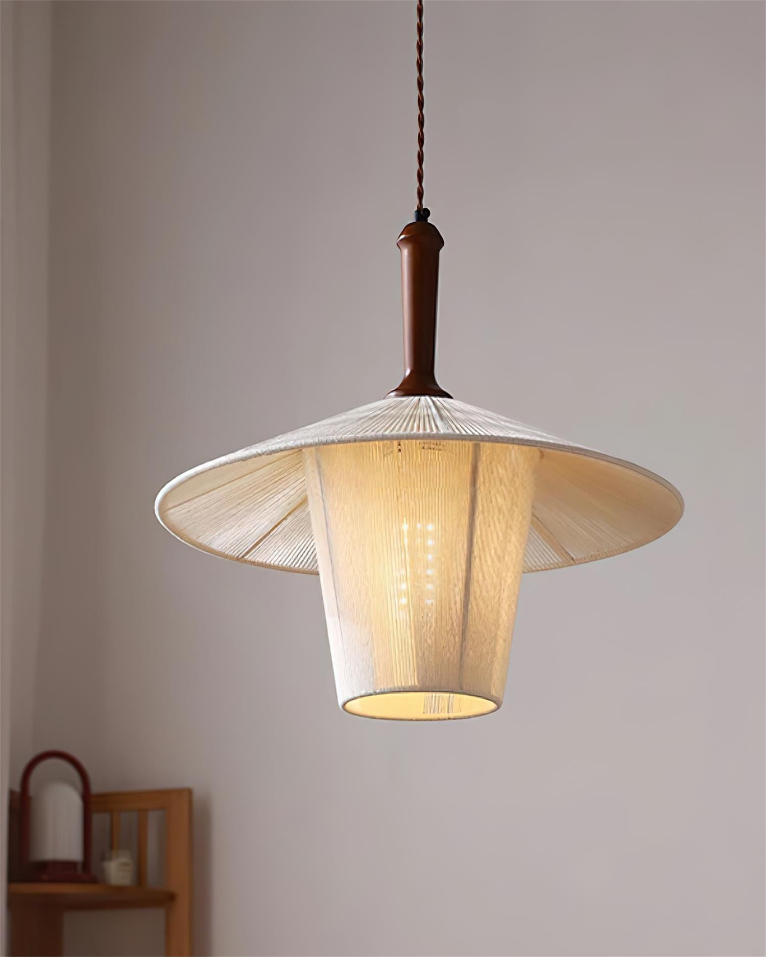 Lampe suspension en corde de chanvre avec finition bois de noyer et lumière chaude