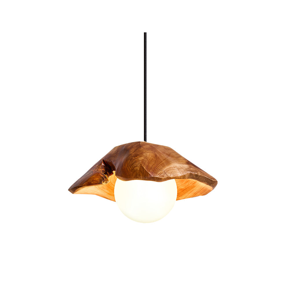 Suspension sculptée en bois avec globe en verre