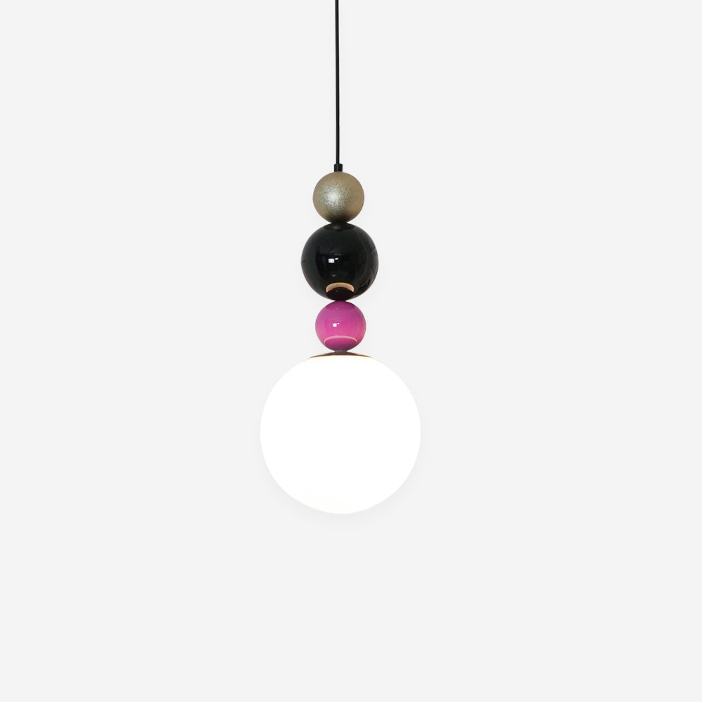 Suspension boule en verre avec lumière d’ambiance douce