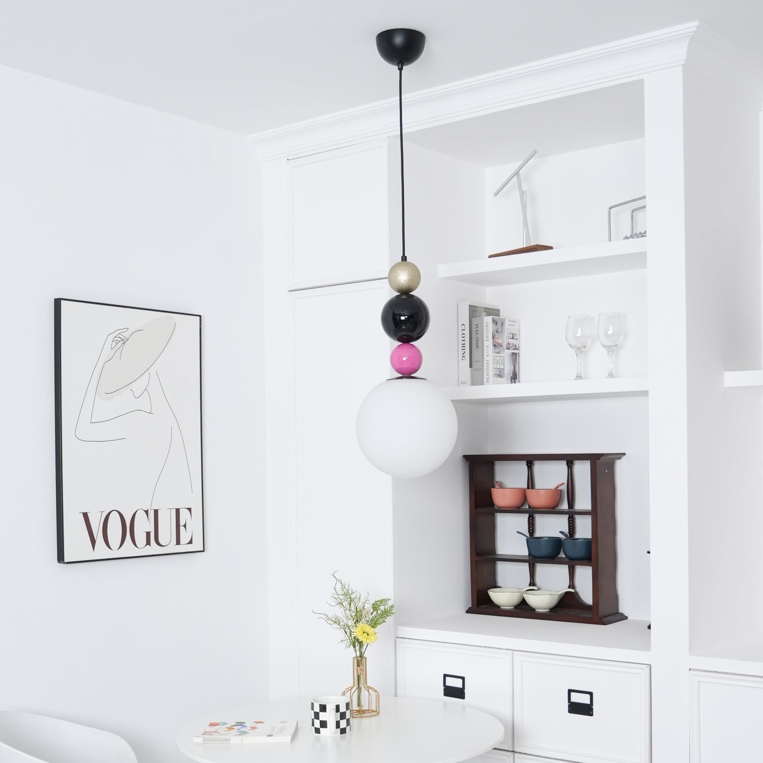 Suspension boule en verre avec lumière d’ambiance douce
