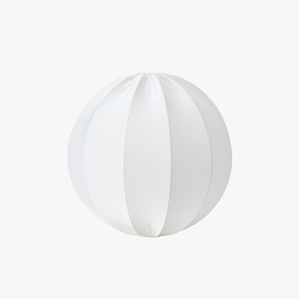 Suspension Sphère Blanche Offrant Un Éclairage Ambiant Élégant