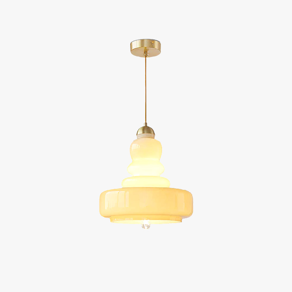 Suspension en verre beige créant une lueur cosy