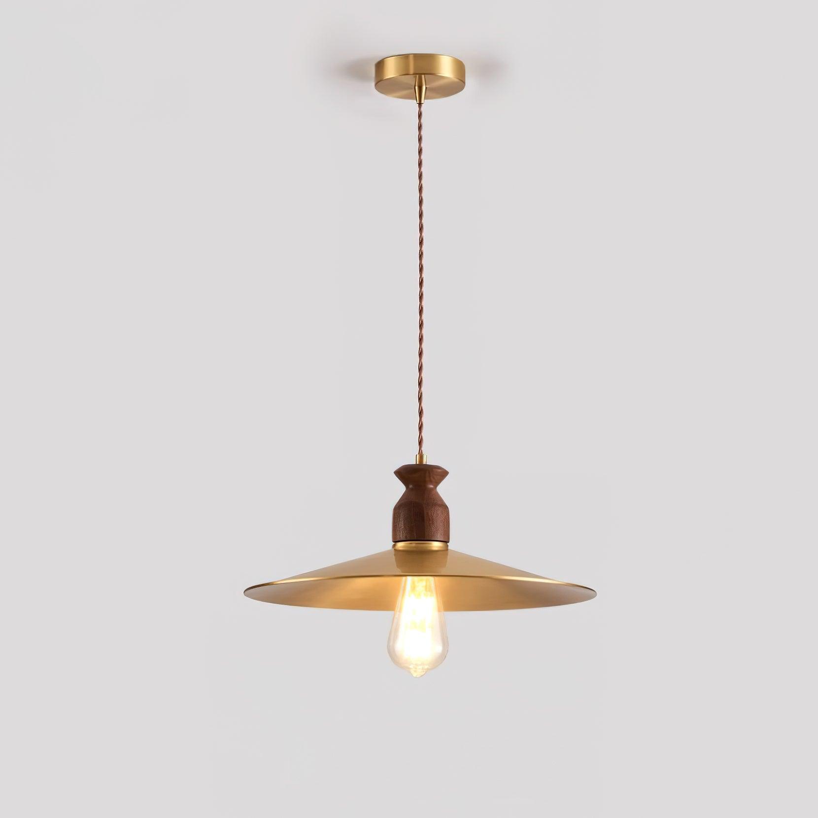 Lampe suspension en bois de noyer et laiton pour une ambiance chaleureuse
