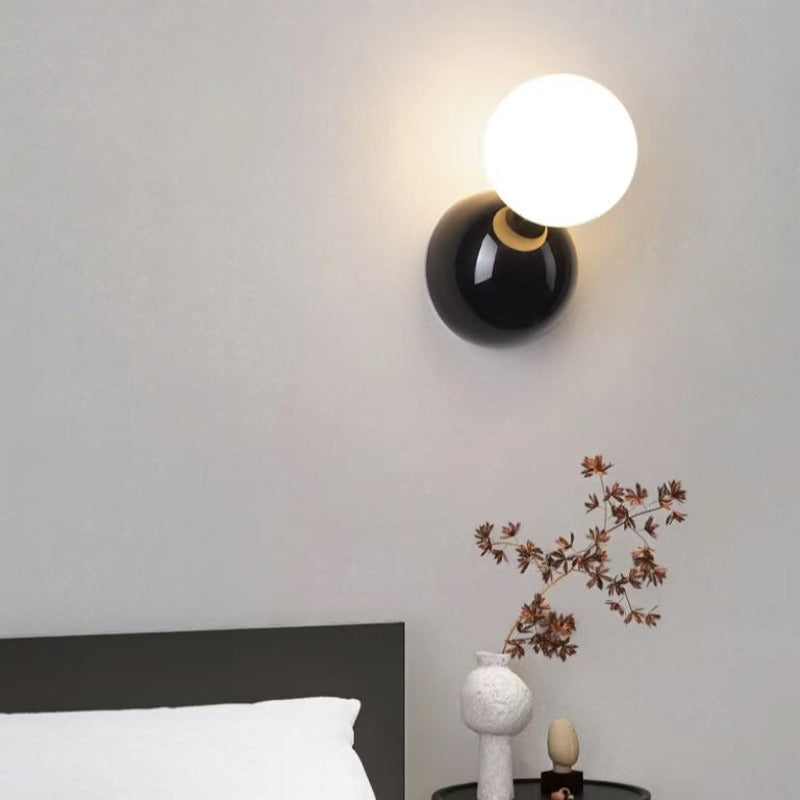 Applique murale LED moderne Aurora en métal noir et blanc pour salon
